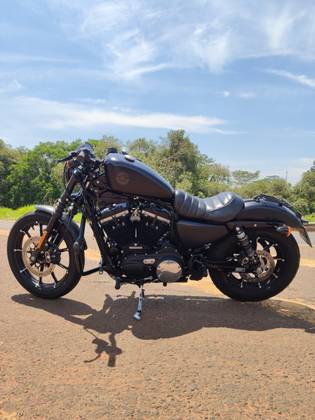 HARLEY-DAVIDSON SPORTSTER IRON 883 